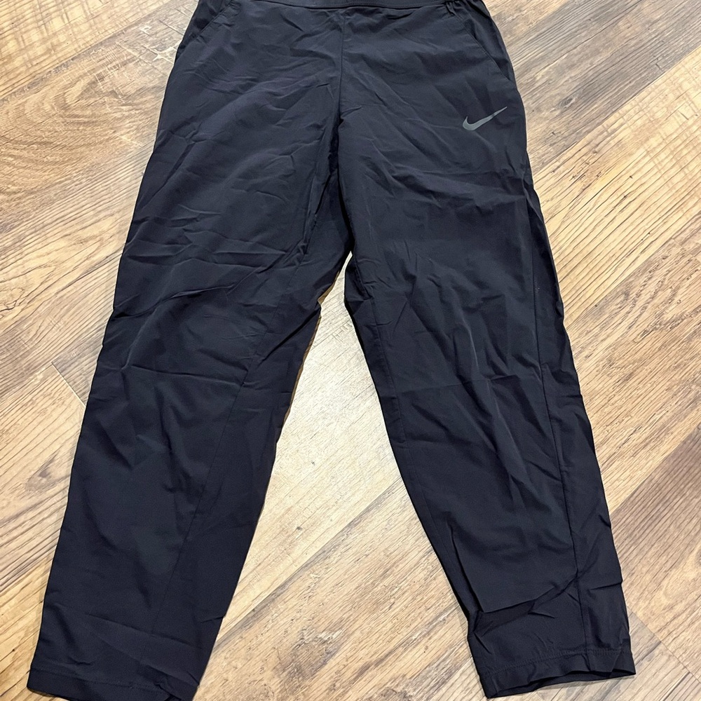 Women’s Nike Black Cropped Pants